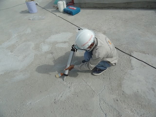 Thử bám dính tại chỗ trước khi xử lý diện rộng