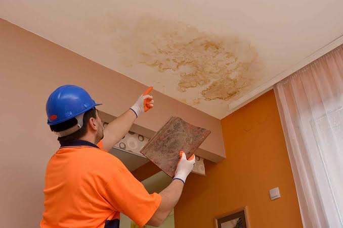 Những việc nên làm ngay khi trần đang nhỏ nước