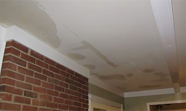 Trần bị thấm từ mái, sàn vệ sinh hay đường ống?