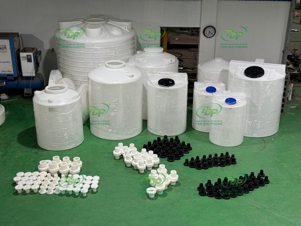 HDPE là nhựa nhiệt dẻo, có thể được gia công thành nhiều dạng như chai, can, ống, tấm hoặc màng